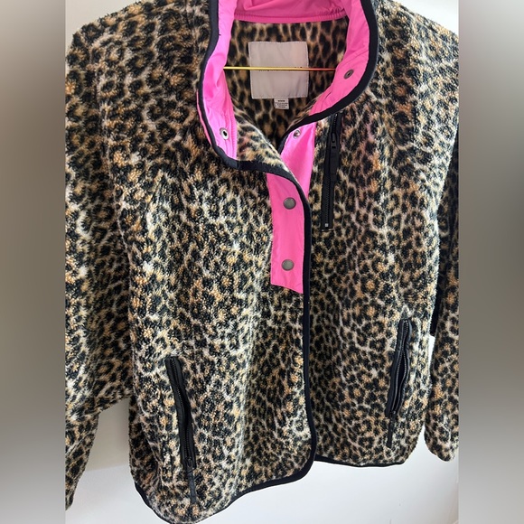 Cheetah print button up jacket with pop of neon pink - Picture 2 of 5